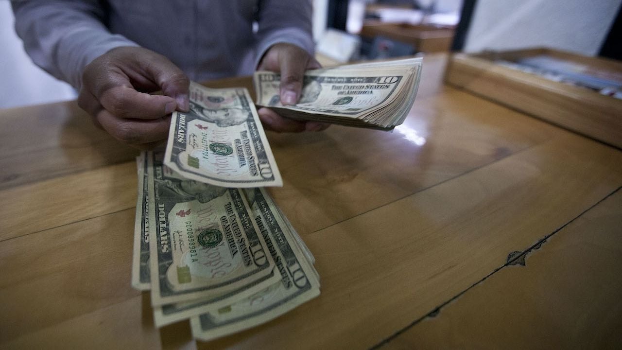 Peso pierde ante nerviosismo por guerra en Medio Oriente