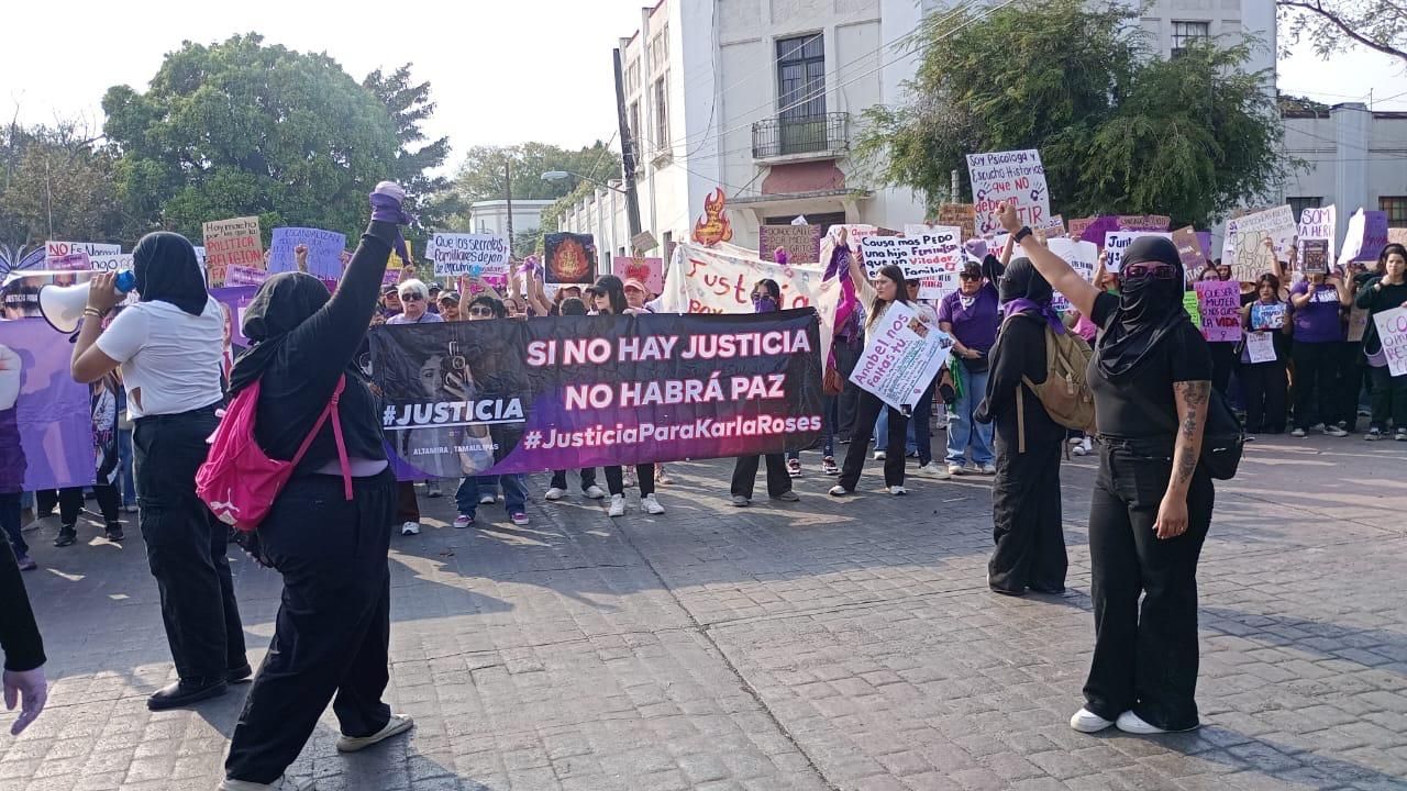 Piden justicia para doctoras durante marcha por el 8M en Ciudad Victoria