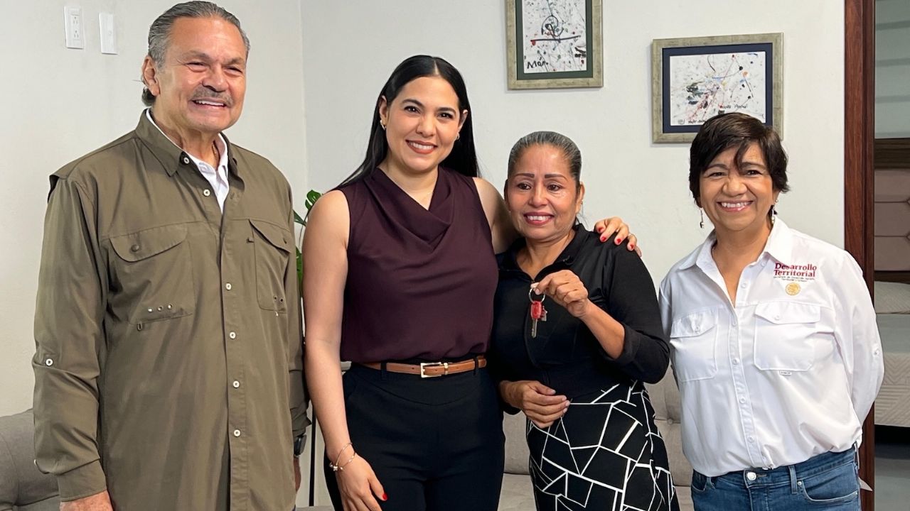 Colima detona inversión en vivienda: Indira Vizcaíno entrega llaves en Andares del Jazmín