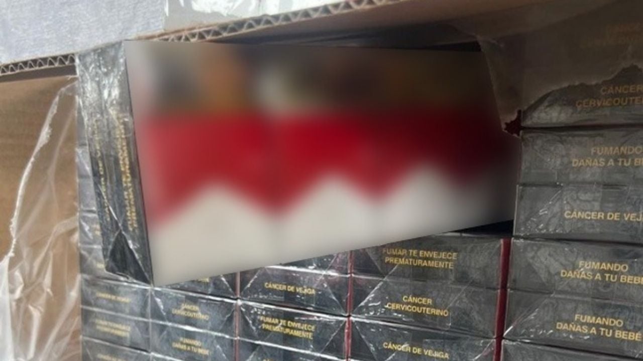 Decomisan un cargamento de cigarros ocultos como ‘lámparas’ en el puerto de Lázaro Cárdenas